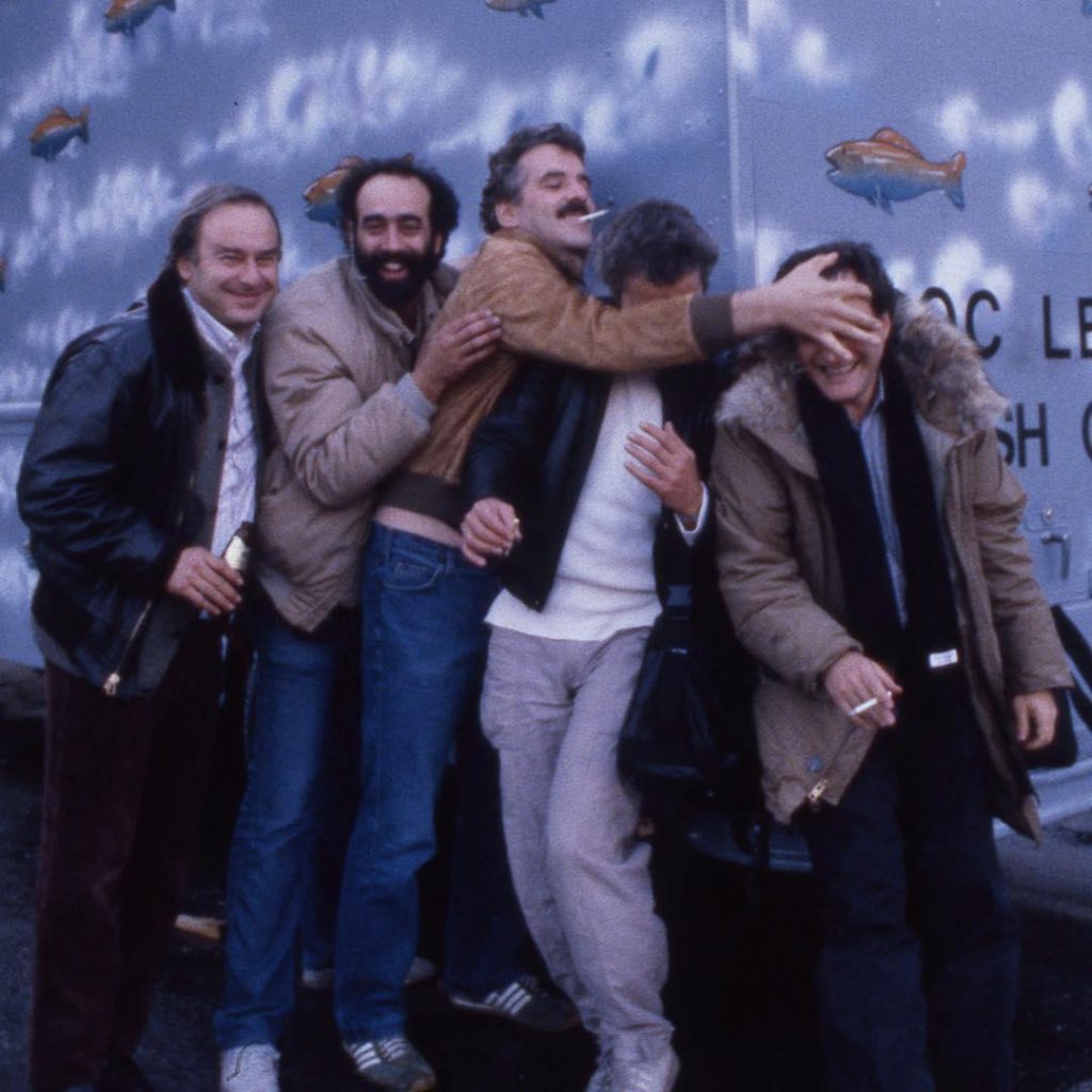 Dante Spinotti, Herb Gains, Dennis Farina, Willaim Petersen and Michael Mann on the set of Manhunter (1986)