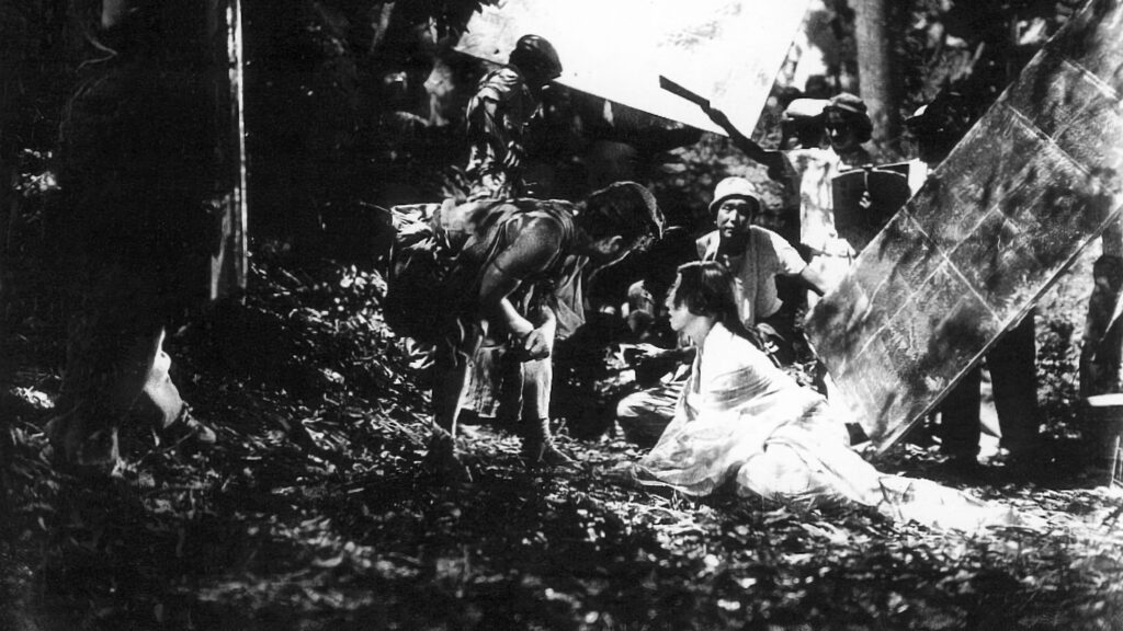 Kurosawa (centre in white hat) directing his debut feature Rashōmon (1950)