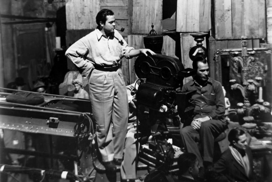 Orson Welles on set directing Citizen Kane (1941)