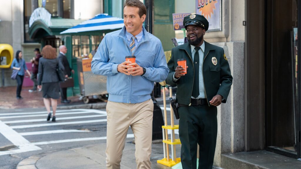 Guy (Ryan Reynolds) and Buddy (Lil Rey Howery) in Free Guy (2021)