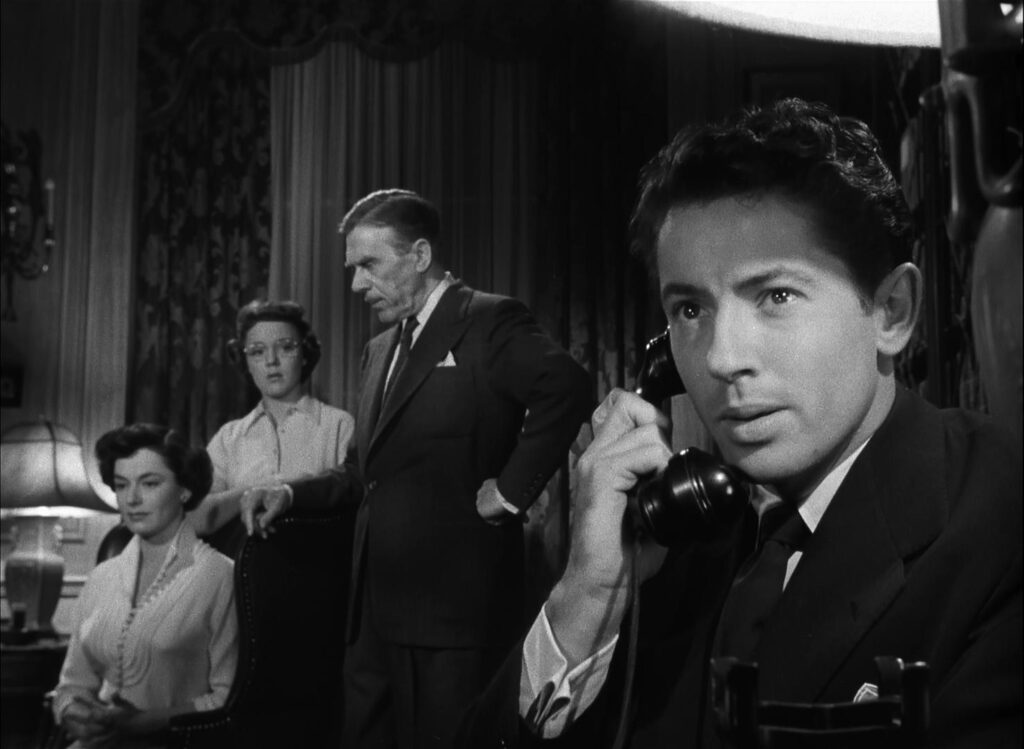 Guy worried on the phone in Strangers on a Train (1951)