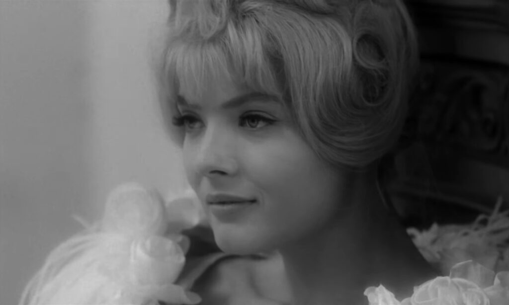 Corinne Marchand in Cléo from 5 to 7 (1962) directed by Agnes Varda.