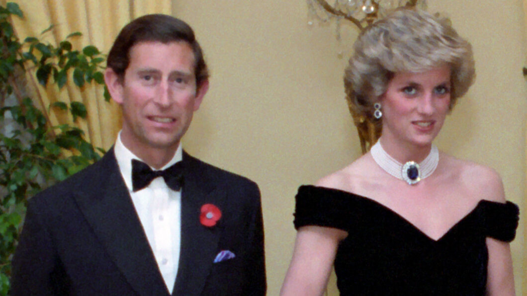 President Ronald Reagan Nancy Reagan Prince Charles and Princess Diana in The Yellow Oval Room, 11/9/1985

Public Domain

Series: Reagan White House Photographs, 1/20/1981 - 1/20/1989 Collection: White House Photographic Collection, 1/20/1981 - 1/20/1989