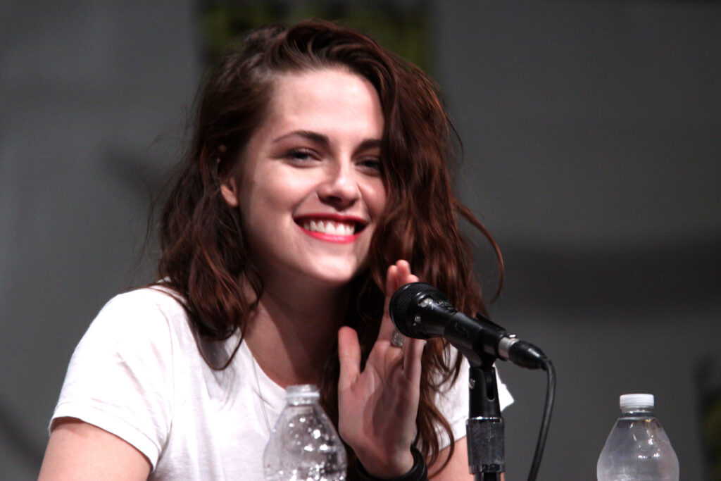 Kristen Stewart speaking at the 2012 San Diego Comic-Con International in San Diego, California.

By Gage Skidmore CC BY-SA 2.0 DEED