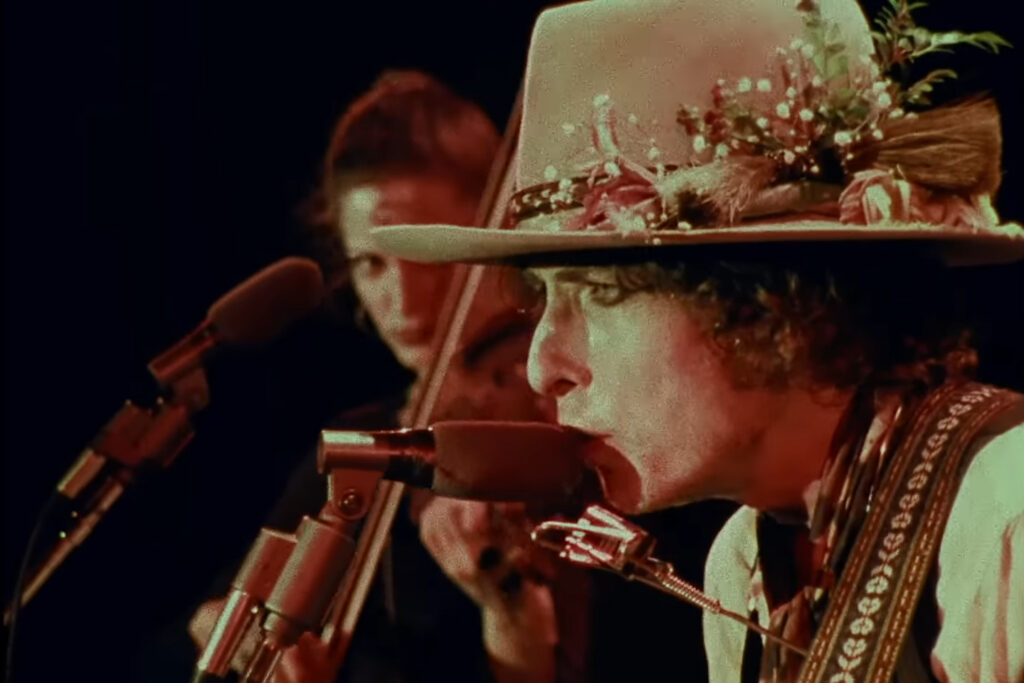 Bob Dylan on stage in 1975 in the movie Renaldo and Clara (1978)